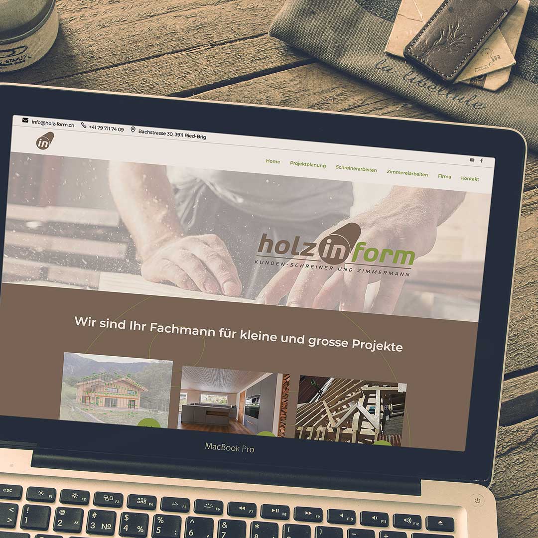 Holz in Form Ansicht PC mit Webseite